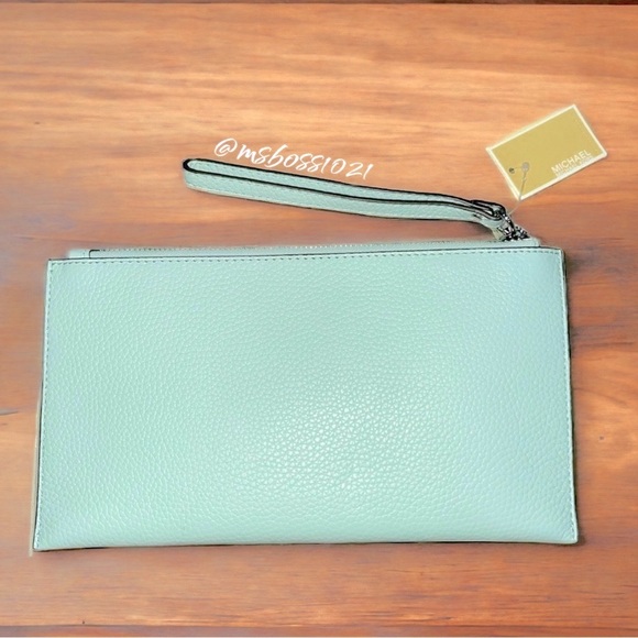 Michael Kors Large Zip Pebbled Leather Wristlet Ice BRAND NEW - Picture 2 of 3